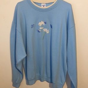 XL women’s vintage baby blue crew neck sweater.
